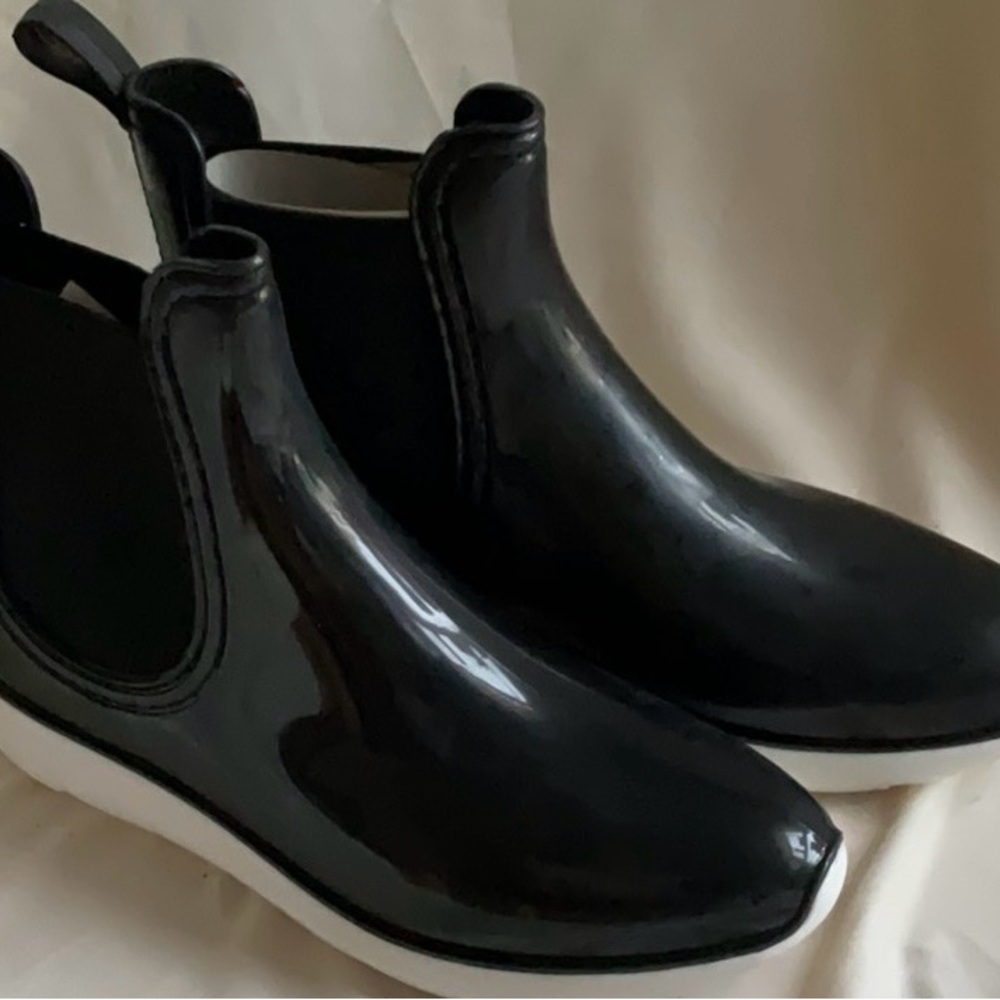 Henry Ferreira rain boots